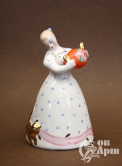 Скульптура "Девушка с чайником"